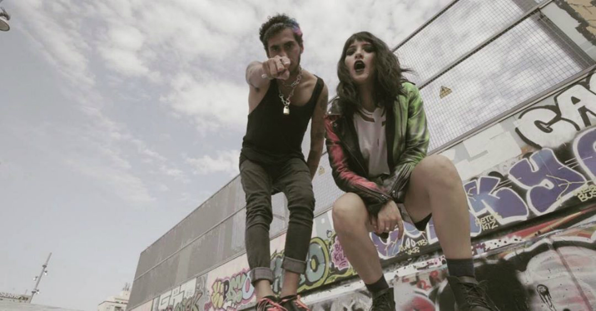 Andrea Martinez y Ademilxhora presentan el videoclip de «Si te quedas»