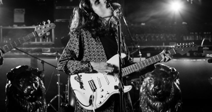 El artista colombiano Andrés Guerrero distribuye su nuevo disco a través de Vaki