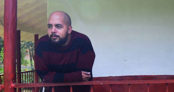 El colombiano Pepe Cosme lanza el video de ‘Maldición Gitana’