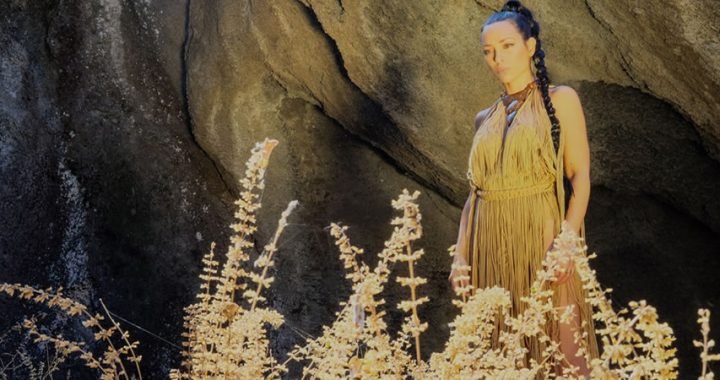 Cinthia Mendes desde México nos presenta su primer single: “Eleva”