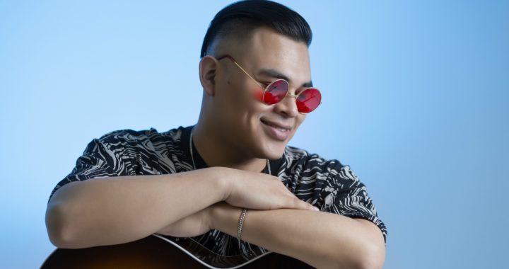 El cantautor peruano Jean Salcedo regresa con su nuevo single «Hechizo»