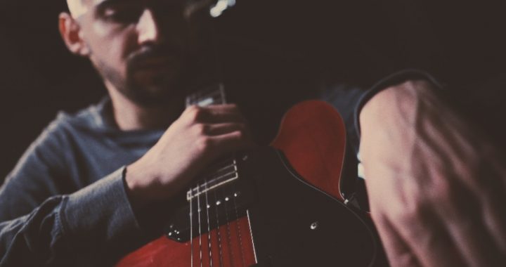 El cantante colombiano Ed Keziah lanza ‘Deja’