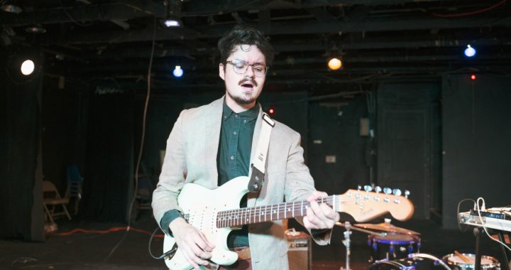 El panameño Daniel Jácome le canta a las adversidades en ‘Contratiempo’