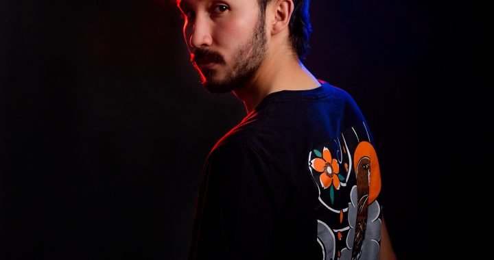 TEBÜ celebra bajo el agua en su nuevo sencillo, “Underwater”, junto a Thaissa
