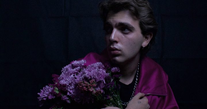 Desde México, FRANCO se pinta de «Velvet Magenta»