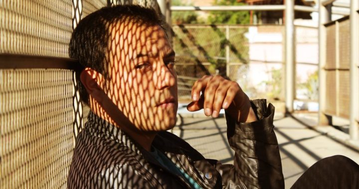 Yeudiel Figueroa estrena “Duele”, una denuncia a los corazones rotos
