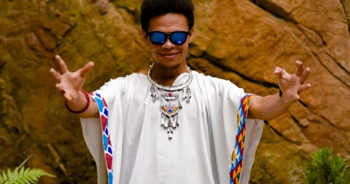 El artista colombiano Pio Molina presenta con ‘Dame el Caldero’