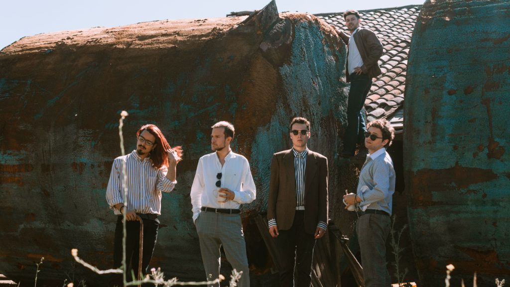 Riff Morris presenta su EP debut "Deja que el Fuego Encienda".