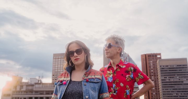 Los colombianos de Rojo Amelia invitan a escapar en ‘Playa’