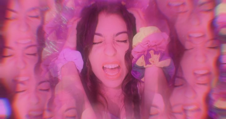 Lizi Lay se expresa de manera intensa en su nuevo video «Vete a la Mierda (VAM)»