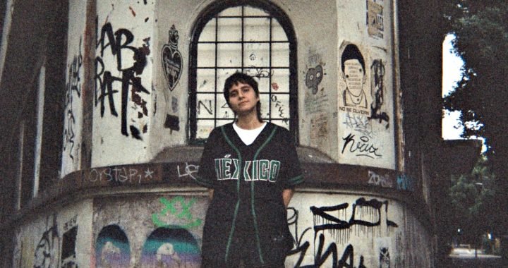 La Infanta de Bernardino presenta «Callejera», reggaetón queer para mover tus neuronas: