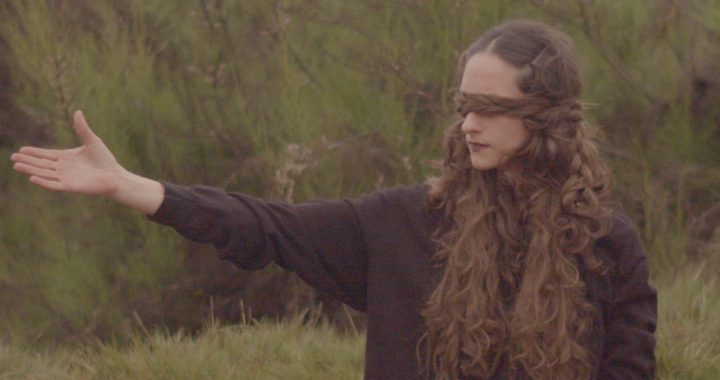 La Zorra Zapata explora las dualidades en su nuevo álbum «Acantilados»