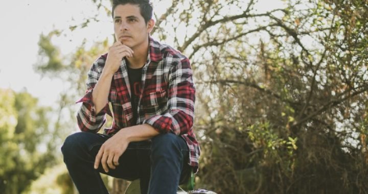 Pablo Málaga presenta ‘Somos del Viento’, tema en el que nos transporta a la playa de solo escucharla