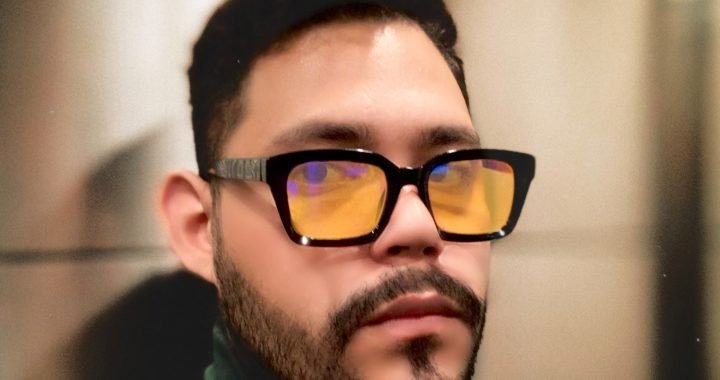 El colombiano JACRIS, trae una mezcla de ritmos musicales en este 2023.