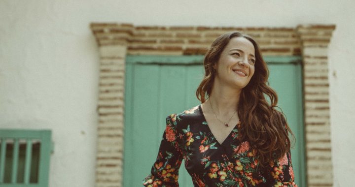 María Mar, desde Colombia, presenta ‘Perlas’, un álbum para abrazar la nostalgia