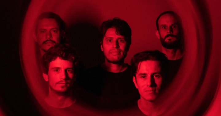 Kinder presenta ‘Desastres Naturales para Niños’, cuarto disco en donde realizaron una exploración más lúdica en su sonido