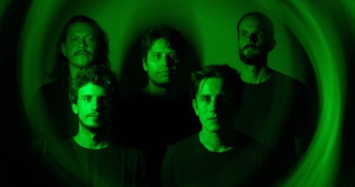 Kinder presenta en vivo: ‘Desastres Naturales para Niños’, cuarto disco en donde realizaron una exploración más lúdica en su sonido