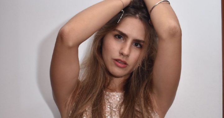 Natalia Faz, la poderosa voz de pop rock peruano, presenta «Hasta las nubes»