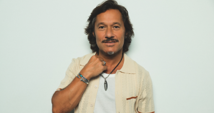 Diego Torres celebra la vida con su nuevo sencillo «Amuleto»