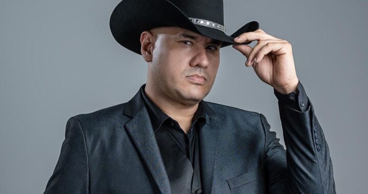 El costarricense qur canta regional, José Pablo lanza videos polémicos