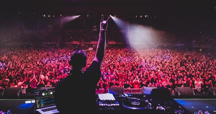 R de Rumba, el alquimista del groove, retorna a Lima en febrero