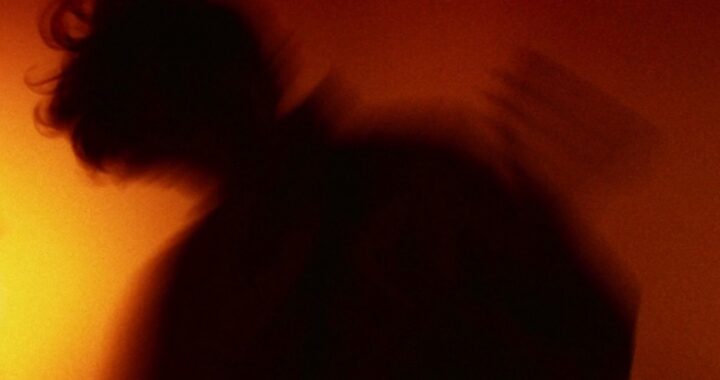 Entre pop de ensueño y shoegaze, Atalhos muestra sus ‘Ondas de calor’ ¡Mira el video!