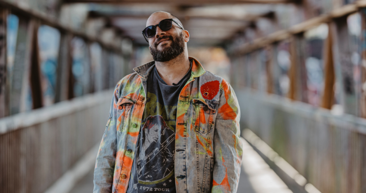 Nico Saba se reinventa en ‘Fotodump»‘ su álbum debut en solitario