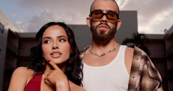 Becky G y Manuel Turizo juntos en «Que haces», un single para el amor