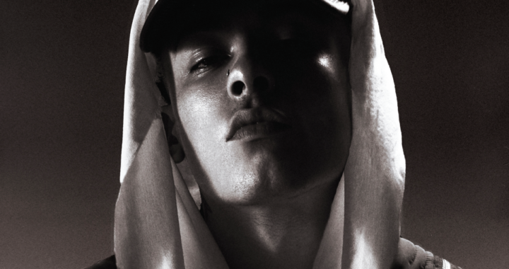 Trueno estrena álbum «El último baile deluxe» con grandes colaboraciones con Feid y Young Miko