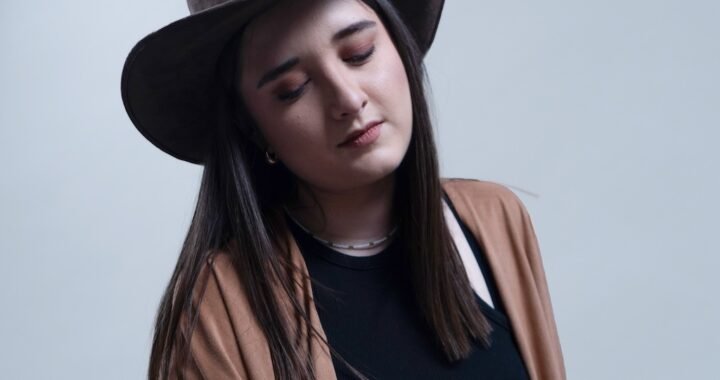 Anna García se rebela contra los estereotipos del norte del país  con «Princesa Provinciana»