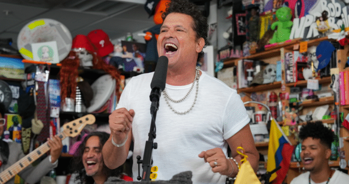 Carlos Vives lleva su sonido colombiano al Tiny Desk y se prepara para su regreso a Lima
