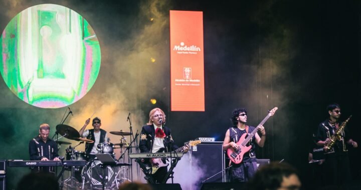El músico colombiano El Diestro revive el rock progresivo en ‘Mientras viva, siempre te recuerdo’