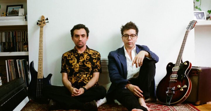 Conoce el groove retrofuturista de El Rey Sol con «Gato Viejo Entrando»