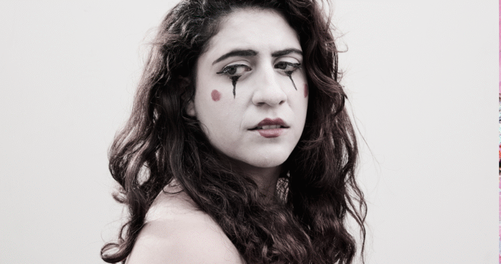 Conoce a Valentina Zelada y su álbum debut «La Falsa Protagonista»