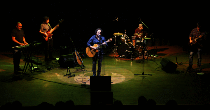 Lalo Salazar concluye la travesía de ‘Nacimiento’ con un show especial en el corazón de la Biblioteca Nacional