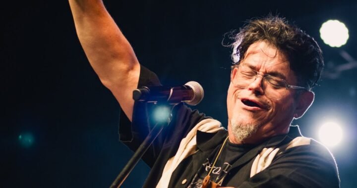 Tres décadas de fusión latina: Joe Vasconcellos celebra los 30 años de ‘Toque’, su álbum más emblemático