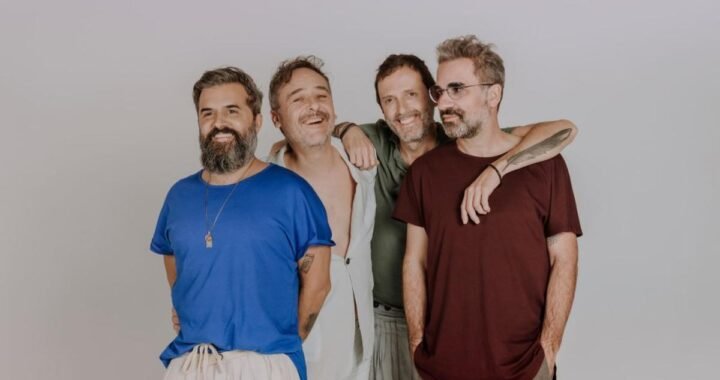 Entrevista a Love of Lesbian: «Luego del tour nos vamos a tomar un tiempo de descanso»