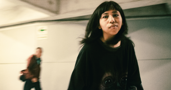 Dafne Castañeda regresa con “Nueva Era”, un catalizador de techno-pop y resistencia para tiempos convulsivos