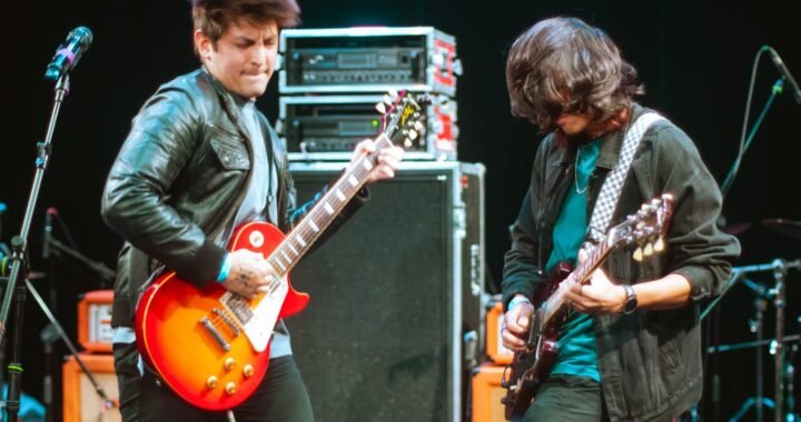 [Video] La banda colombiana de rock alternativo Droide presenta ‘Viajando a la Luna’ y ‘Aléjate’