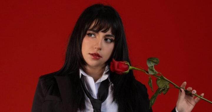 Roxie quiebra el refugio de la fantasía en “REM”, el regreso a su cable a tierra más rockero