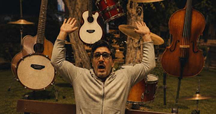 Bens Pop lleva emoción y tecnología al terreno de la canción en ‘Menos es Más’, su nuevo álbum